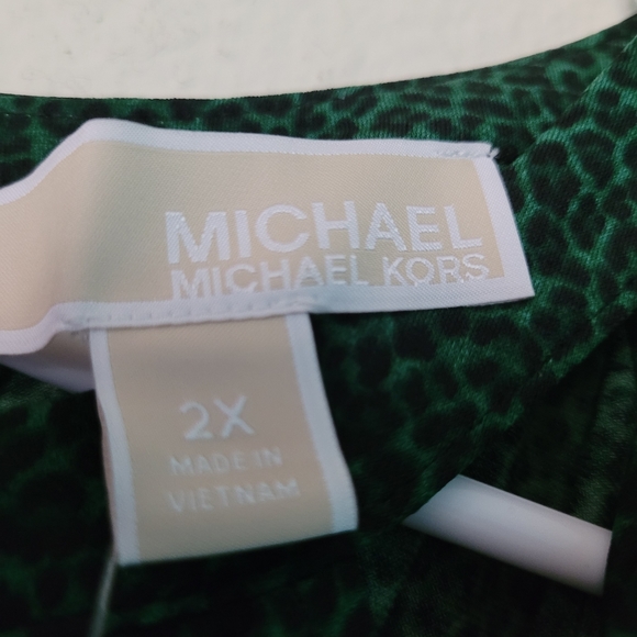 Michael Kors Plus Size Cold-Shoulder Green Top - Picture 9 of 12